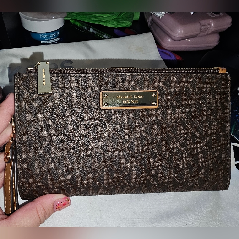 Michael kors wallet/wristlet